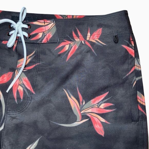 American Eagle Bird of Paradise Board Shorts in Grey/Red Men’s Flex/L - Picture 2 of 6